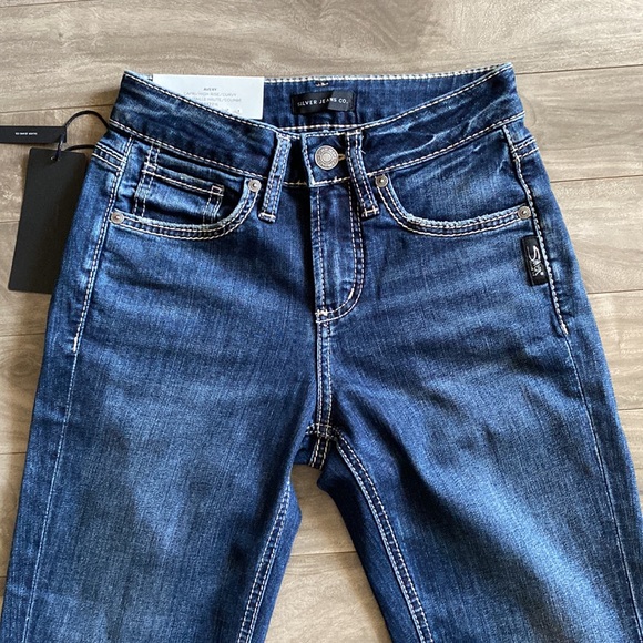 Silver Jeans Avery Capri/High Rose/Curvy - 25x22.5 - Picture 5 of 11